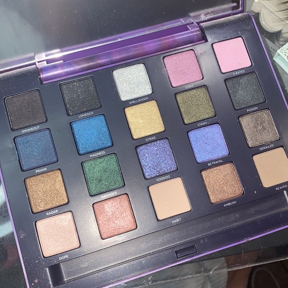 Urban Decay Vice 2 eye shadow palette! Barely used!